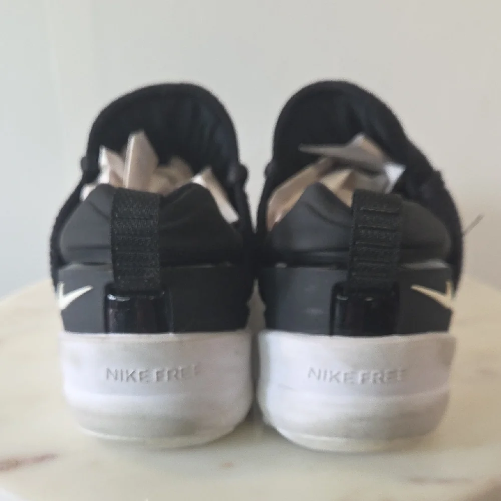 Nike Free Women’s Black Metcon RN 5.0 Size 7.5 - Picture 4 of 6